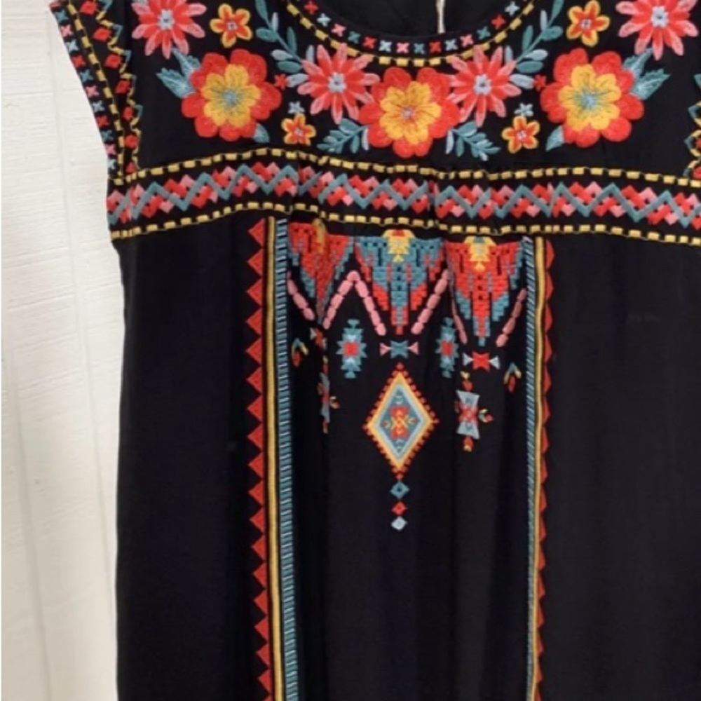 Savanna Jane Black Dress with Colorful Embroidery size Small